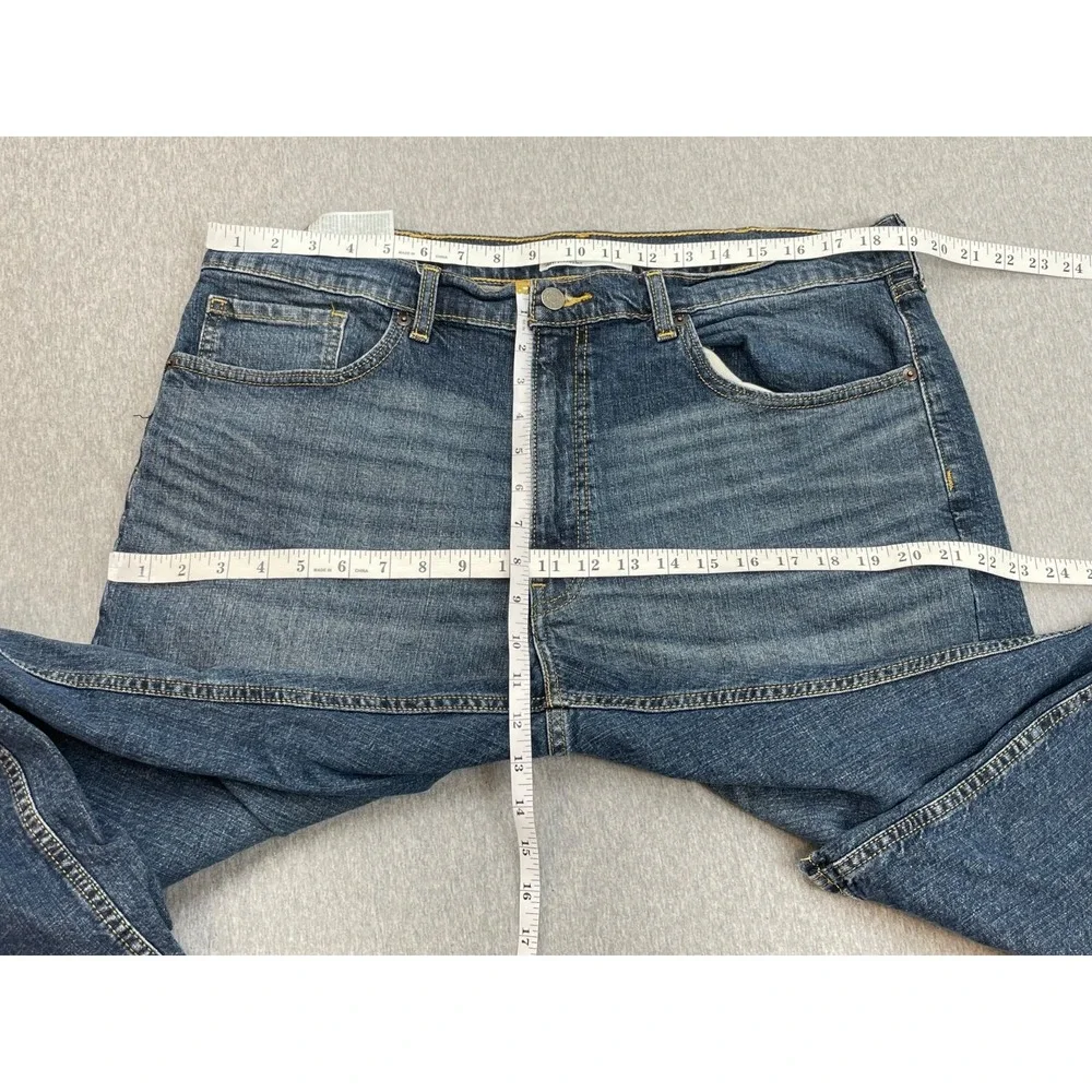 Levis Jeans Mens 38 x 30 Blue Cotton Blend Stretch Relaxed Straight Signature